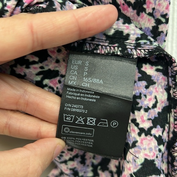 H&M - Black And Purple Floral Puff Ling Sleeve 2 Button Closure Blouse Small - Picture 9 of 14